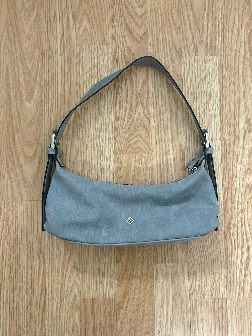 Gray Shoulder Bag with Buckle Detail- Elegant Everyday Style